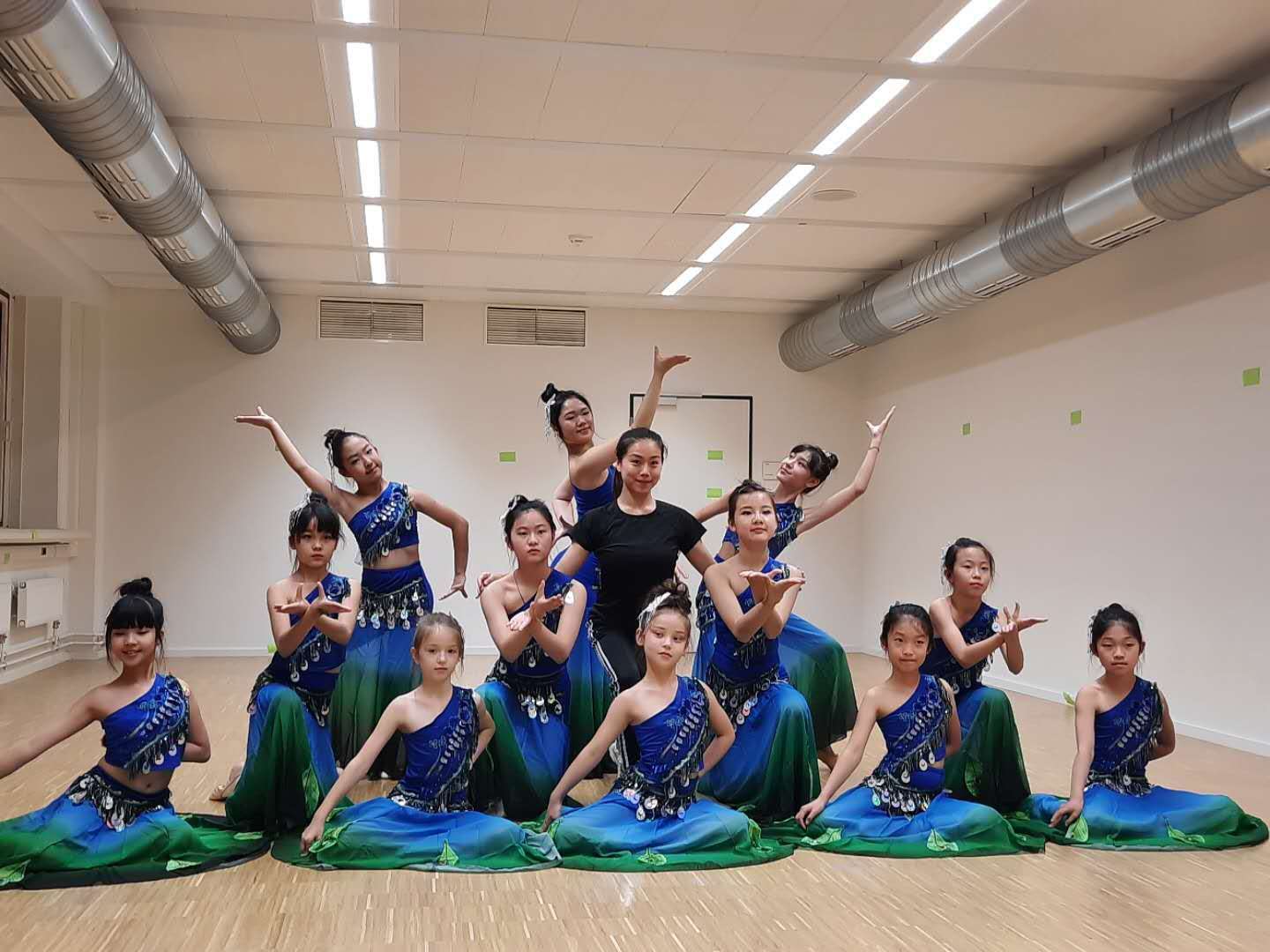 德国华茵学校舞蹈班和恒德舞蹈班秋假活动纪实