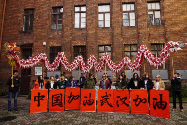 波兰雅盖隆学院孔子课堂师生声援中国抗击疫情