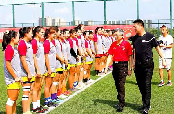 首次出征奥运挺进八强 黄建南盛赞中国女子橄榄球队