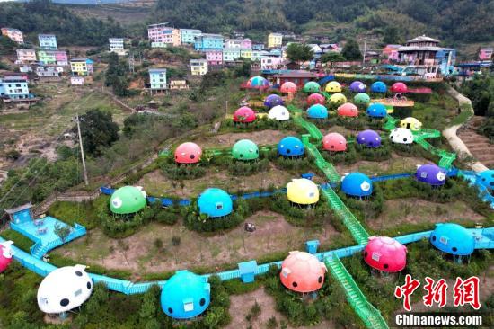 航拍福建华安七彩官畲村