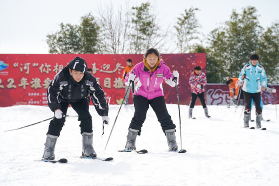 走近冬奥|江苏淮安：古运河畔建起了滑雪场