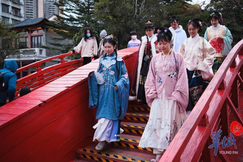 În Yongqingfang, Guangzhou, întâlniți oamenii la modă din Hanfu在广州永庆坊，遇见汉服潮人