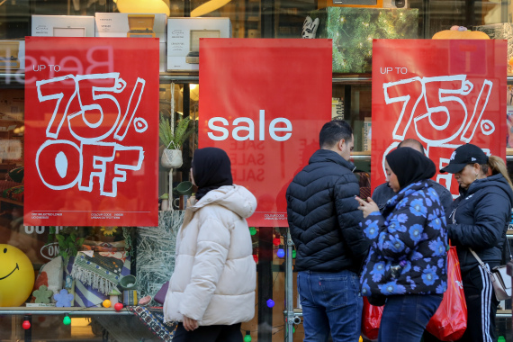 财务吃紧　英国人更依赖信用卡消费