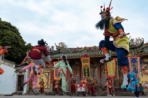 【老广贺春▪法语】La danse Ying ge a envoûté le public de Chaoshan.