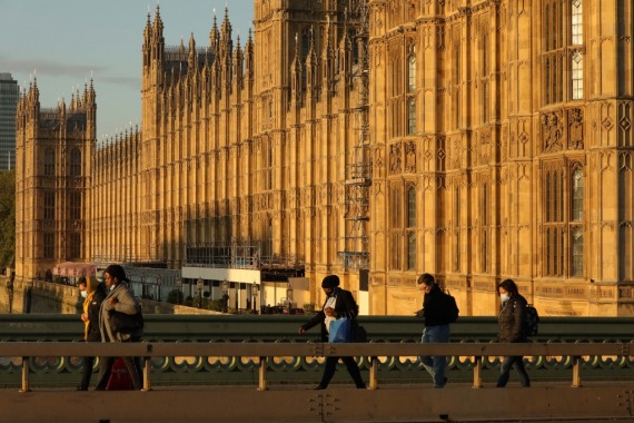 英国议会下院通过非法移民法案引争议