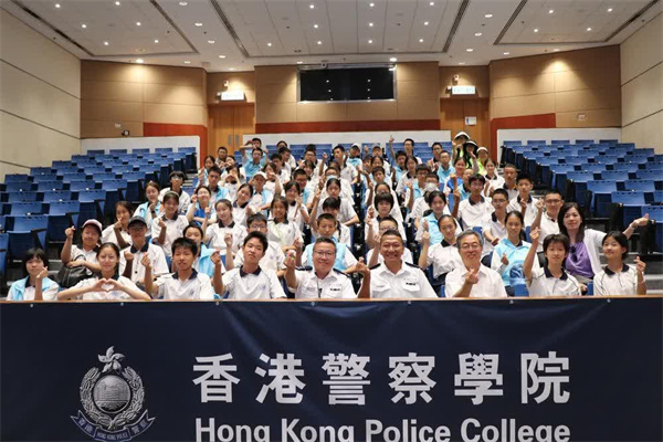 UP在灣區 | 羊晚少年走進香港警察學院　讚嘆「阿sir好威武」
