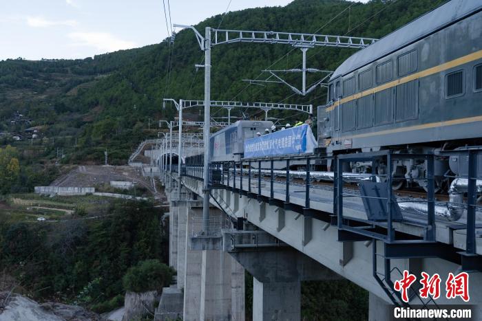 滇藏铁路丽香段热滑试验完成