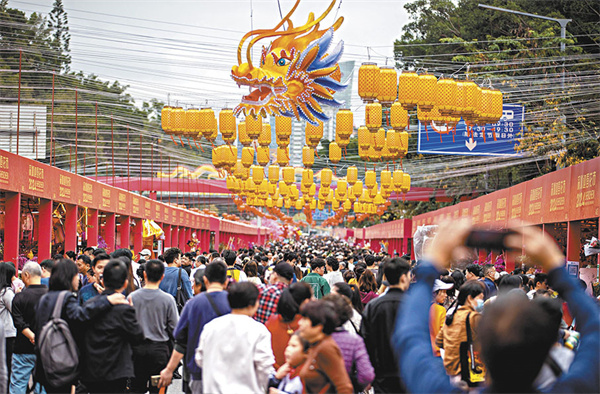 深圳迎春花市開街 丁財兩旺春意盎然