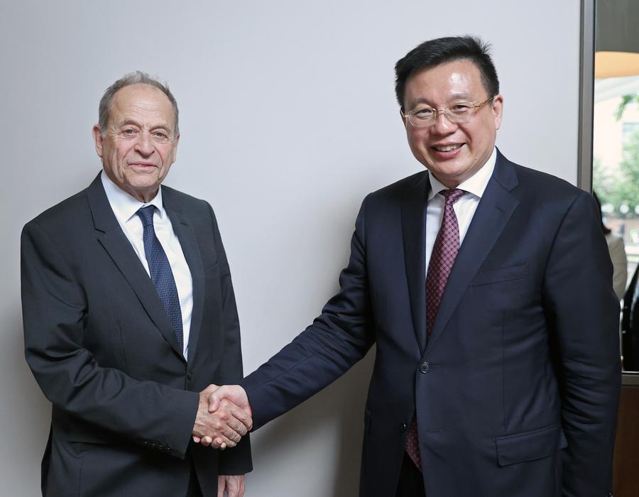 Xinhua president meets honorary president of Britain