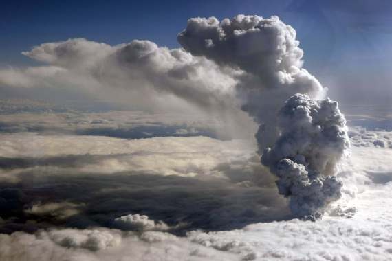 冰岛火山喷发24天后恢复平静