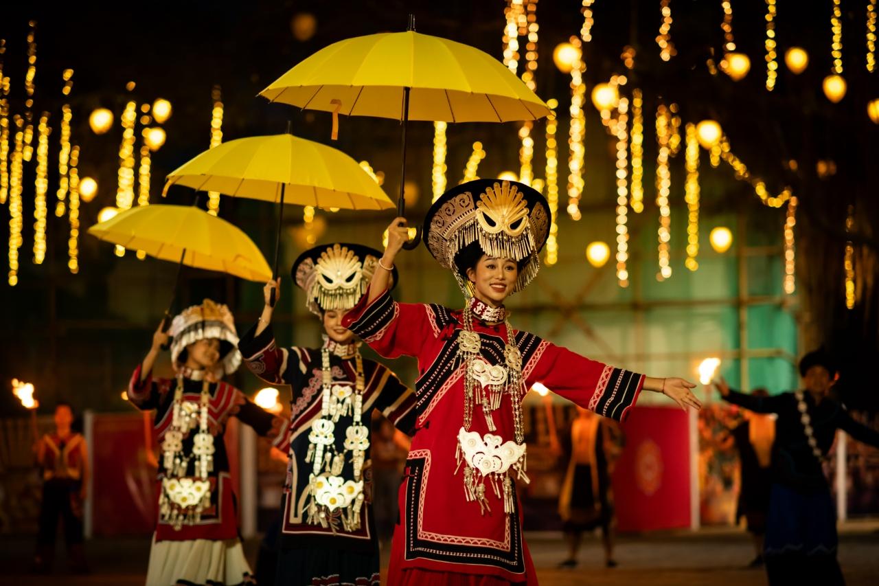 【大美广东】A colorful summer carnival begins in China Folk Culture Village in Shenzhen! 至炫民族风！深圳锦绣中华多彩盛夏狂欢节来啦