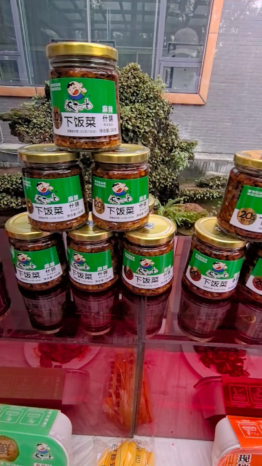 海外华媒走进四川饭扫光集团，传统川味与现代科技相结合