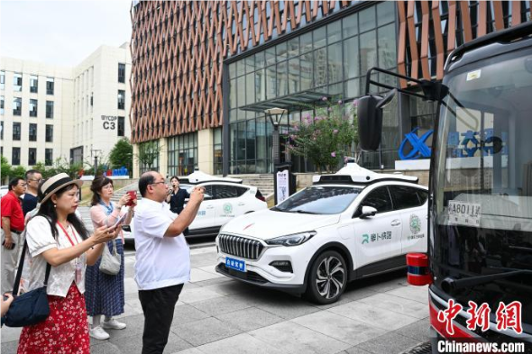 海外华媒重庆永川体验无人驾驶：科技让汽车“耳聪目明”