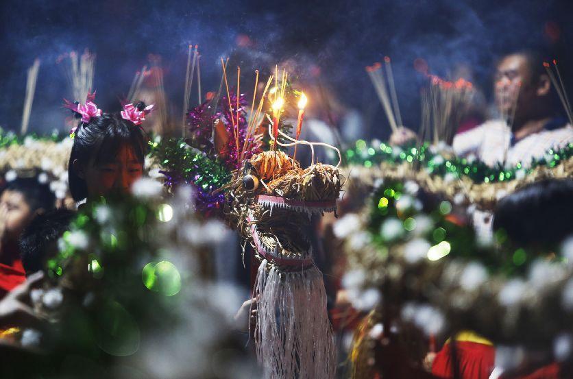 【大美广东】Guangdong has many customs for the Mid-Autumn Festival and each has its own characteristics “粤式中秋”民俗多，热火朝天各有千秋