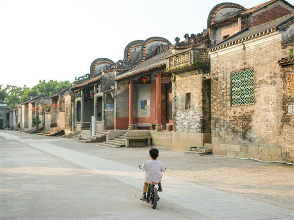 【大美广东】​Chinese culture works with culture! 79 world-class artworks exhibited in Langtou Village 中法文化双向奔赴！79件世界级艺术作品亮相塱头古村