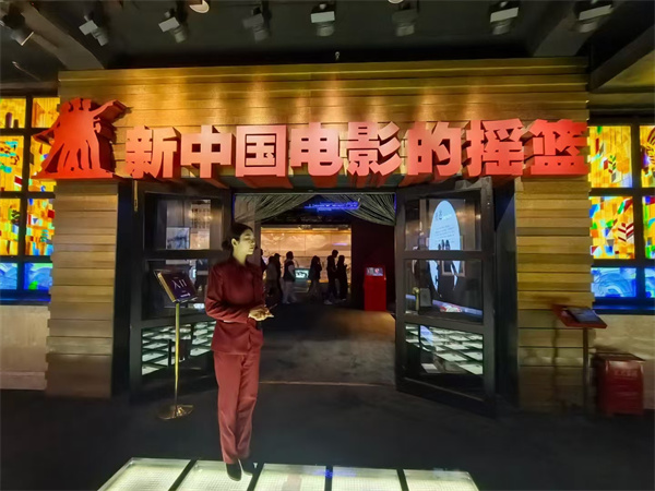 海外华文媒体吉林行：走进长影旧址博物馆，探寻中国电影文化之源