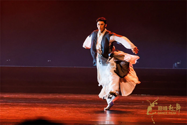 【大美广东】The Dance Peak GALA, was staged at the Shenzhen Poly Theater​全明星舞蹈GALA起舞深圳“南山之巅”