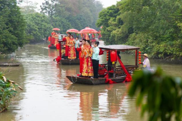 【大美广东】A romance spanning a century: Doumen on-water wedding gains new vitality during the Internet age  跨越百年的浪漫：斗门水上婚嫁在网络时代绽放新姿