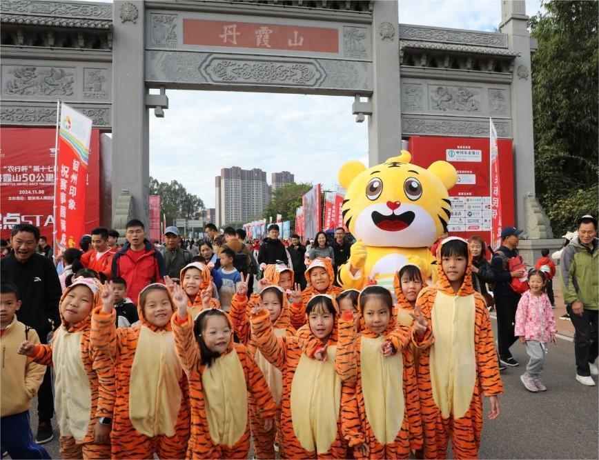 【大美广东】Results Announced for the 17th 50-kilometer Hiking Race Through Danxia Mountain (Winter) with Over 20,000 Participants!  2万余人徒步！第十七届穿越丹霞山50公里徒步赛（冬季）成绩出炉