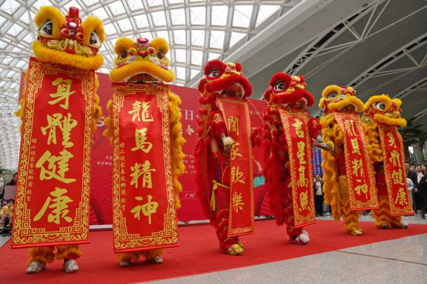 【雲上嶺南】The next station: home! Take a look at the first day of the 2025 Spring Festival travel rush  下一站，回家！直击广州南站春运首日