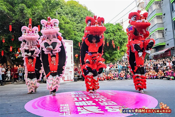 【大美广东】When traditional lion dance meets modern dance, Changban Village celebrates the Lantern Festival  当传统醒狮遇上现代街舞，广州天河长湴村贺元宵
