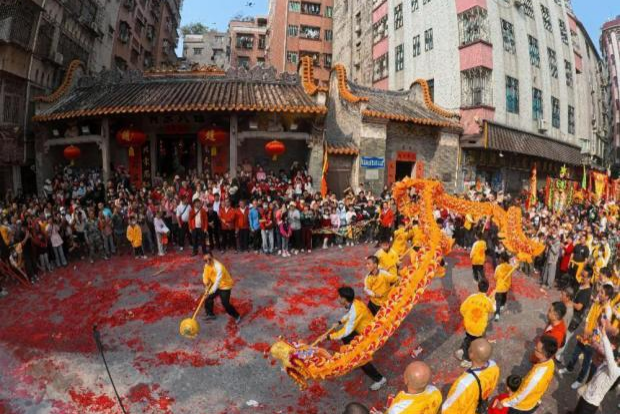 【大美广东】Celebrating a Century of Tradition: Baiyun District's Tangjing Street Lantern Festival Brims with Festivity  传承百年民俗，广州白云棠景街闹元宵仪式感满满