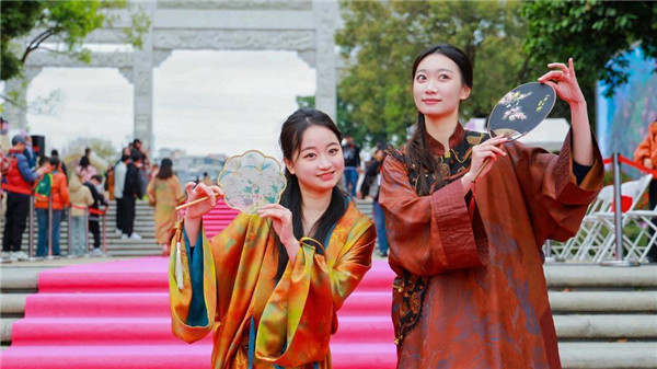 【大美广东】Guangzhou Haizhu Wetland 2025 Huachao Festival Opens!  广州海珠湿地2025花朝节开幕