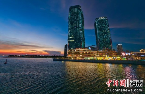 何以中国·行走海南丨椰风海韵夜斑斓