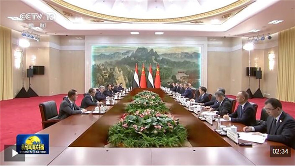 习近平会见埃及总理马德布利