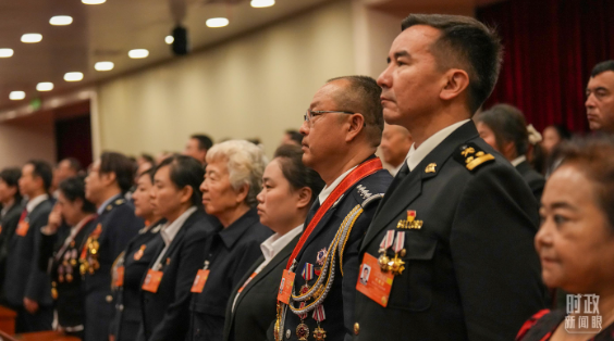 时政新闻眼丨习近平出席庆祝大会，新疆之行蕴含深远考量