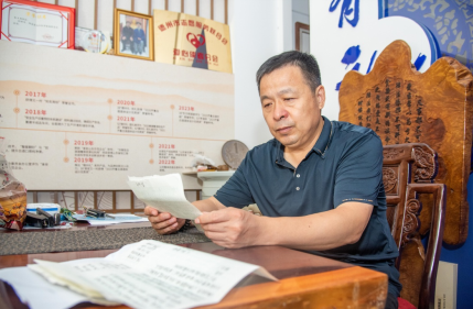 郭天西：心系桑梓，“一封家书”彰显新时代文明风尚