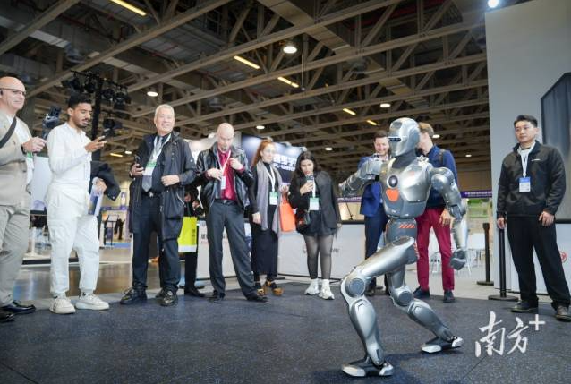 2025全球智能机械与电子产品博览会在珠澳启幕