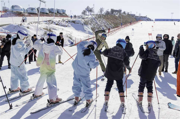 第二届中奥冰雪文化嘉年华在陵川启幕