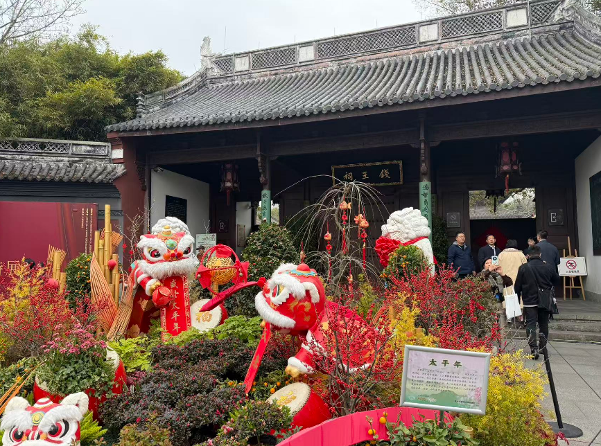 柳色如烟映古祠：海外华文媒体走进钱王祠，聆听古今“太平”和鸣