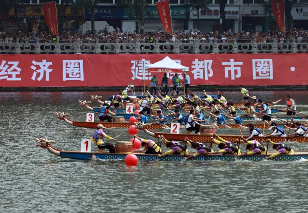 百舸争流竞渡新津 2026年天府端午龙舟会圆满收官