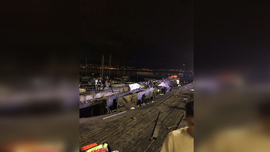 西班牙一海边音乐节木质码头垮塌 致266人受伤