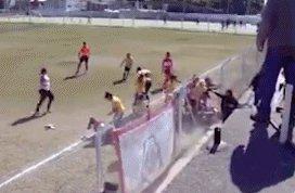 阿根廷女足比赛爆发斗殴，4 人被送往医院