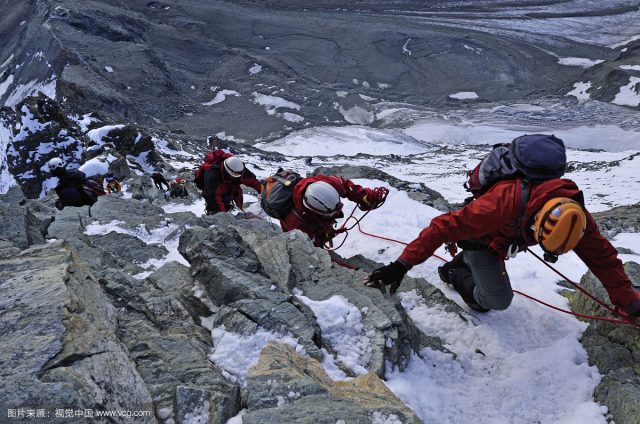 瑞士夏季登山事故率创新高 阿尔卑斯山上半年80死
