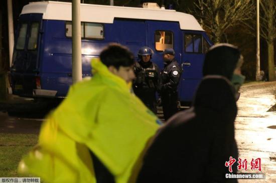 法国宪兵向意大利境内丢弃两名难民 意方表示抗议