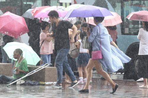 “玉兔”继续减弱 台湾东北部仍有剧烈降雨
