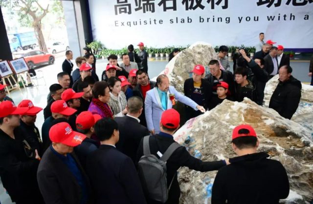 旅罗侨领尹啸平在福建举办汉白菩提玉发布会