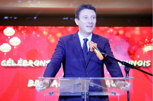 法国政府发言人格里沃与华侨华人共庆新春