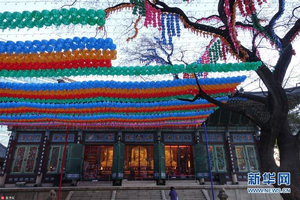 韩国曹溪寺挂起五彩燃灯 迎接佛诞节