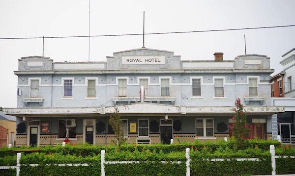 在澳洲写着”Hotel”的建筑不一定是旅馆
