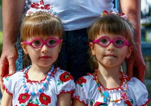双倍快乐!克里米亚举办“国际双胞胎日”活动
