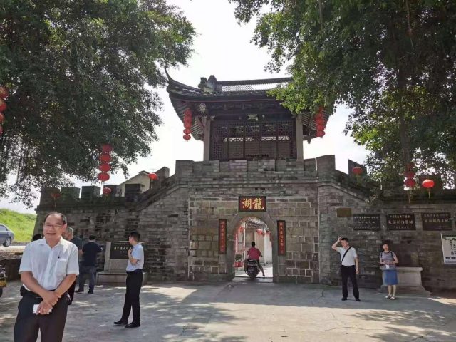 龙湖古寨，体大底实，属国宝级古建筑群