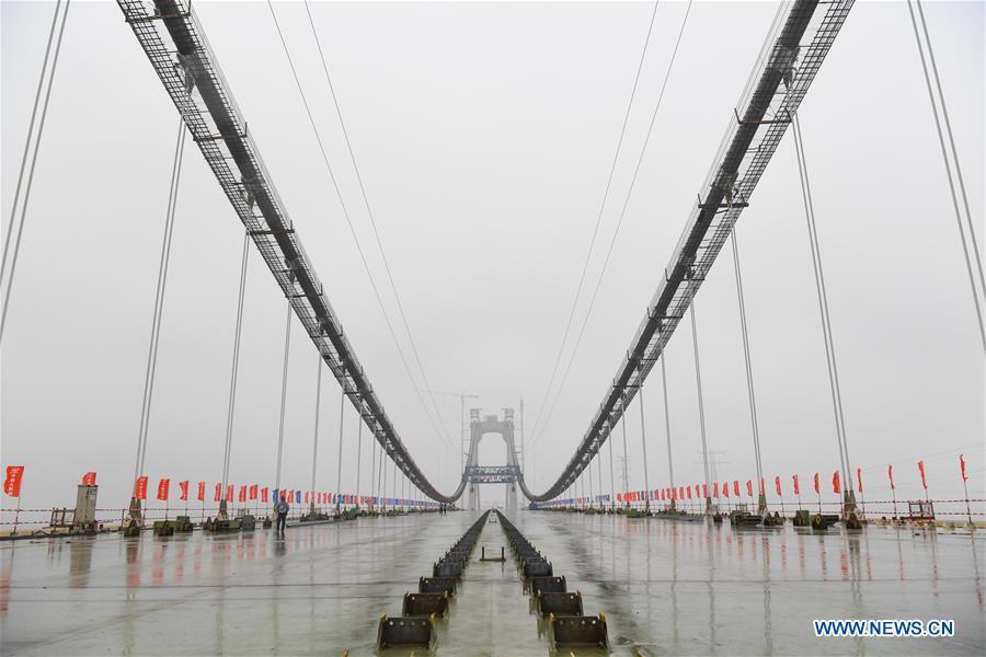 China's first suspension bridge integrating expressway, railway completes main body