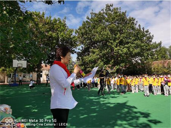 香港著名爱国慈善人士范梅艳到京慰问行知学校