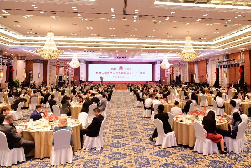 广东省举办庆祝国庆71周年茶话会 抗疫先进代表受邀