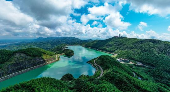 长沙望城区风光秀丽的黑麋峰水库。